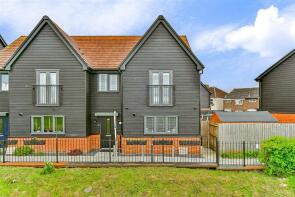 5, Frances Row, Queenborough ME11 5DH