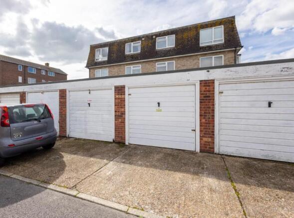 Lukin Garage .jpg
