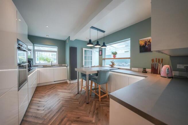96B Kitchen.jpg