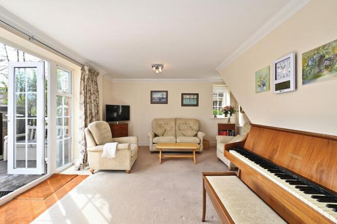 Lounge/Dining Room