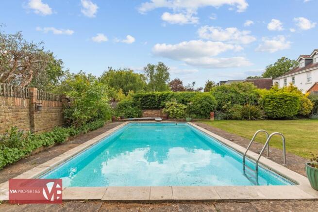 20 Baas Lane Broxbourne via properties estate lett