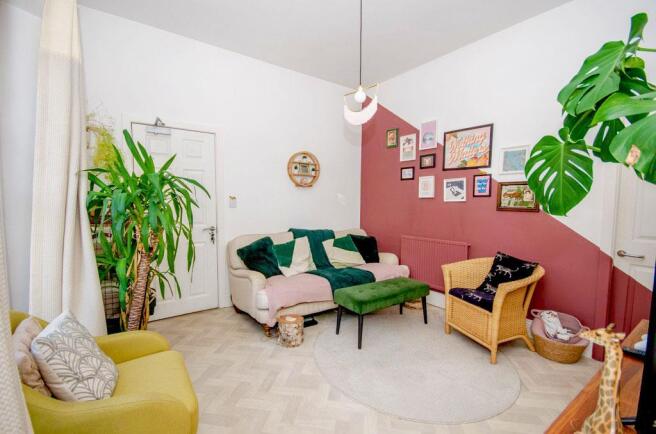 Living room pic 2.jpg