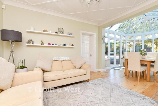 Kitchen / Dining Area