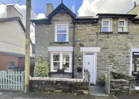 8 Dolwar, Church Street, Dolwyddelan LL25 0SJ