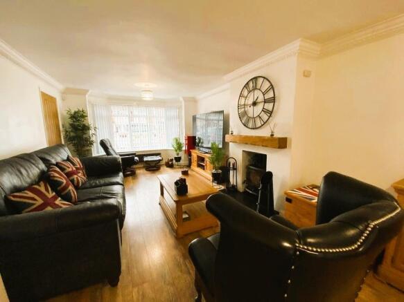 LIVING ROOM 24'5 x 11'6