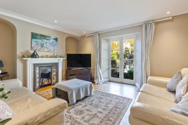 A09 - 113 Victoria Road, Dartmouth Elm Grove - 251