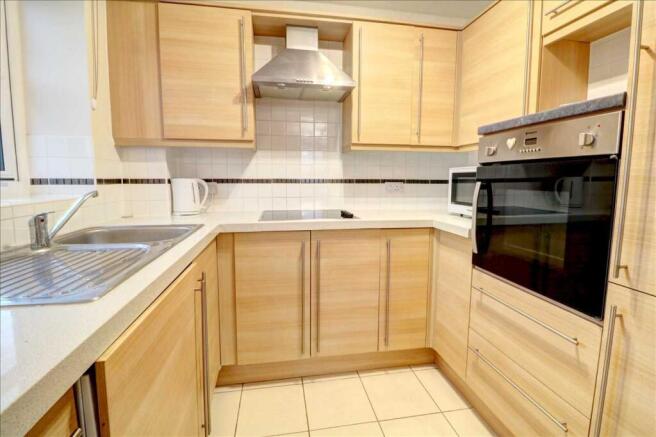 FITTED KITCHEN