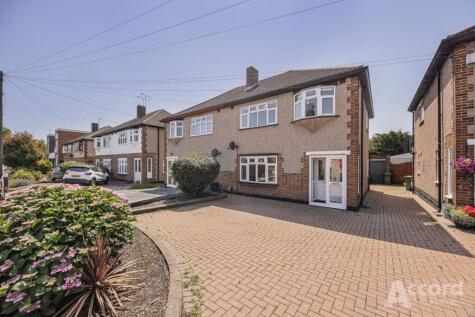 Pettits Lane North, Romford, RM1