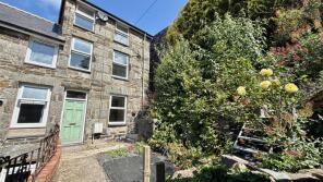 2, Kohinoor Villas, Dinas Oleu Road, Barmouth LL42 1AU