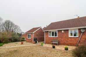 4, Farm Gardens, Streethouse, Pontefract WF7 6DF