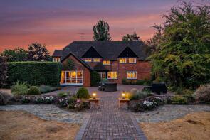 Kale House, Reading Road, Mattingley, Hook RG27 8JY