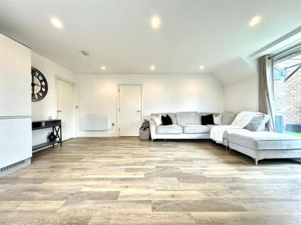The Broadway, Farnham Common, SL2