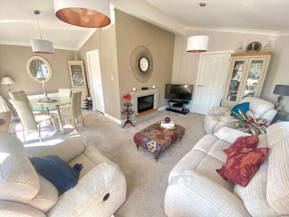 Lounge/Dining Room
