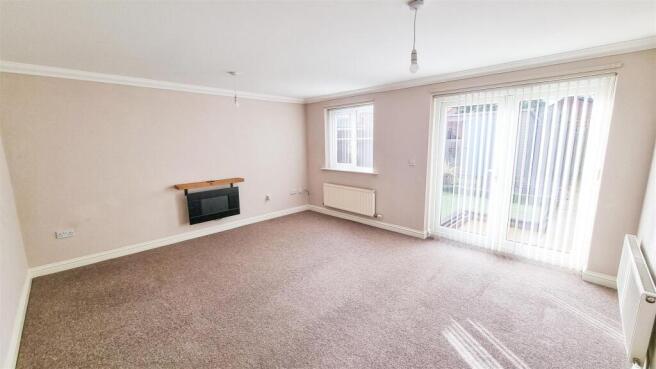LOUNGE/ DINING ROOM