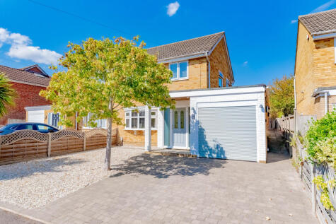 Minstead Drive, Yateley, Hampshire, GU46