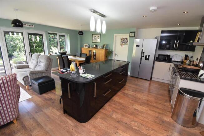Kitchen/Dining Room