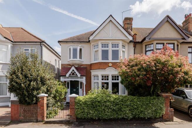 Belgrave Road, E11