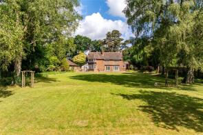 Farringford, Harlestone Road, Northampton NN6 8AU