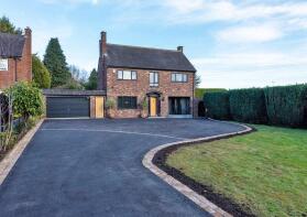 The Pines, Bromsgrove Road, Brockencote, Kidderminster DY10 4PZ