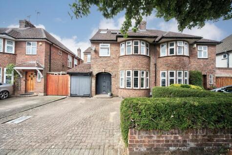 Wychwood Avenue, Luton, Bedfordshire, LU2