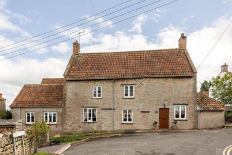 Magnificent, detached 4 bedroom period property with lake views