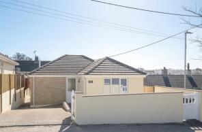 Elm Tree Bungalow, Meadowbank, Mylor, Mylor Bridge TR11 5SW