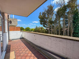 8a, Moor Lane, Upminster RM14 1EB