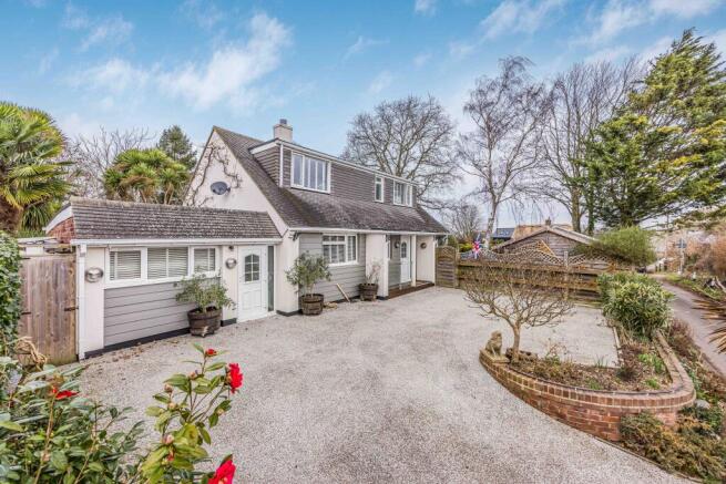 4 bedroom, 2 bathroom House for sale