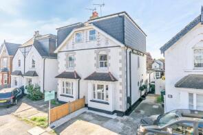 196, Hersham Road, Hersham, Walton-on-thames KT12 5QB
