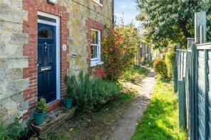 3, The Walk, Tandridge RH8 9NY