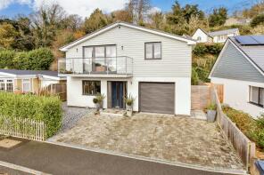 28a, Castle Close, Ventnor PO38 1UD