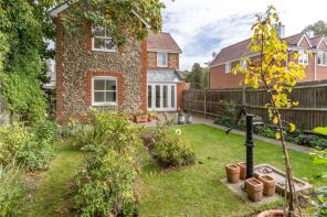 1, Hallfield, Saffron Walden CB11 3XY