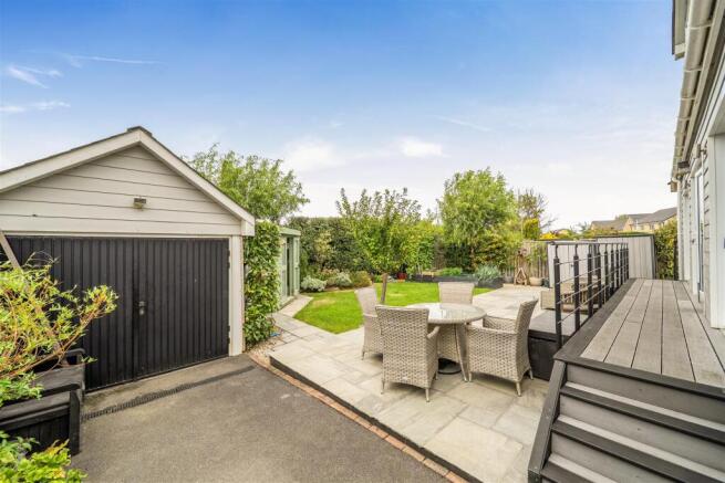 Garage & Garden