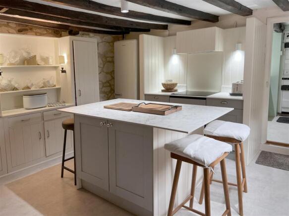 3.Kitchen1.jpg