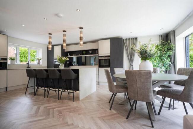 Kitchen/Dining Area