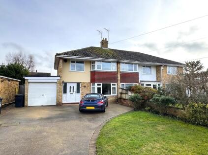 REFFLEY - Very Well Presented 3 Bedroom Family House in Cul-De-Sac Location