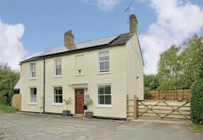 The Shuttles, High Street, Huntingdon PE28 0JP
