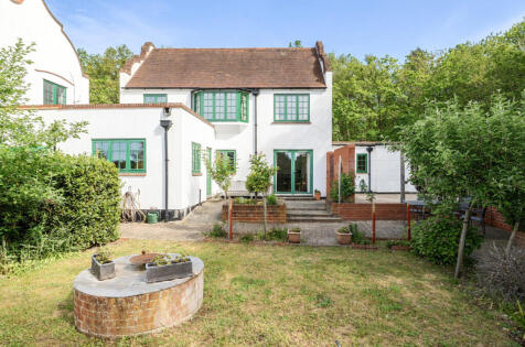 New England Hill, West End, Woking, Surrey, GU24