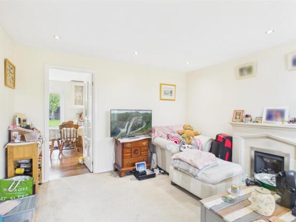 CAM01118G0-PR0586-STILL001.jpg