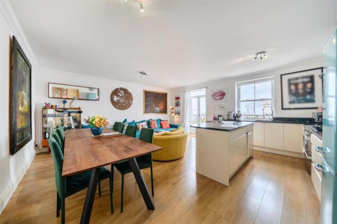 Kitchen / Living Room