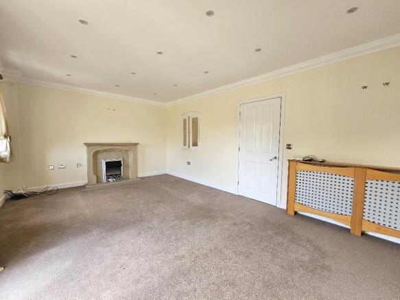 Spacious lounge