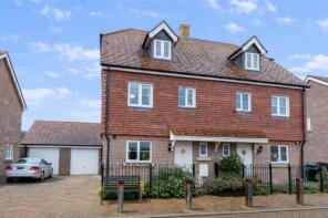 48, Ringley Road, Horsham RH12 4AT