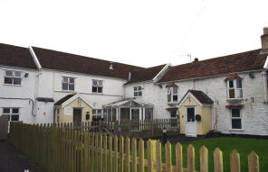 The Old Thatch, Shepperdine Road, Oldbury-on-severn, Oldbury On Severn BS35 1RW