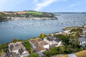 9 Crown House, Stratton Terrace, Falmouth TR11 2SY