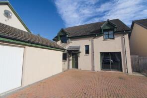 32, Teaninich Paddock, Alness IV17 0NA