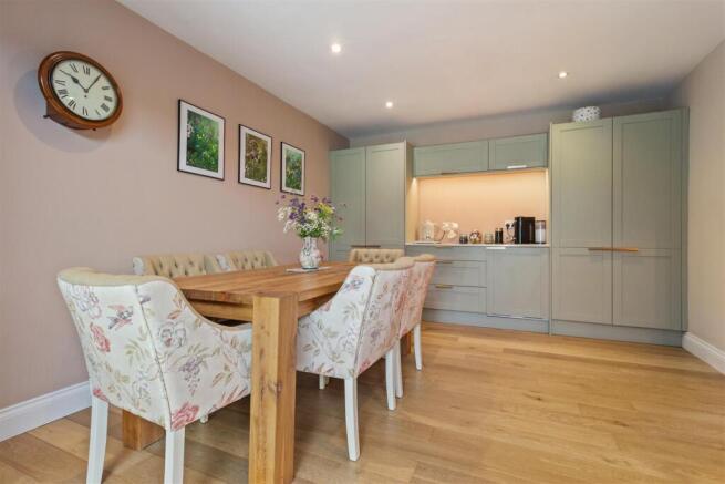 37 Beeches Avenue-019.jpg