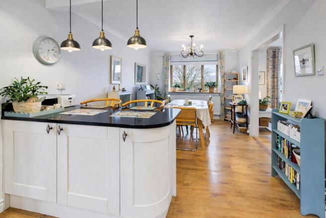 KITCHEN/BREAKFAST ROOM