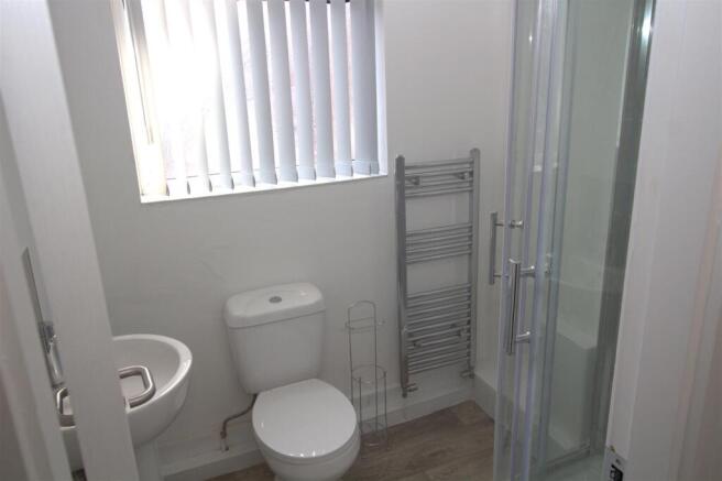 84 Warwick Bathroom 2.jpg