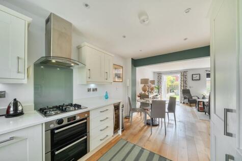 Avenue Road, Lymington, SO41