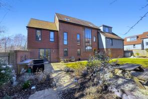 2, Elderflower Walk, Godalming GU7 1NF